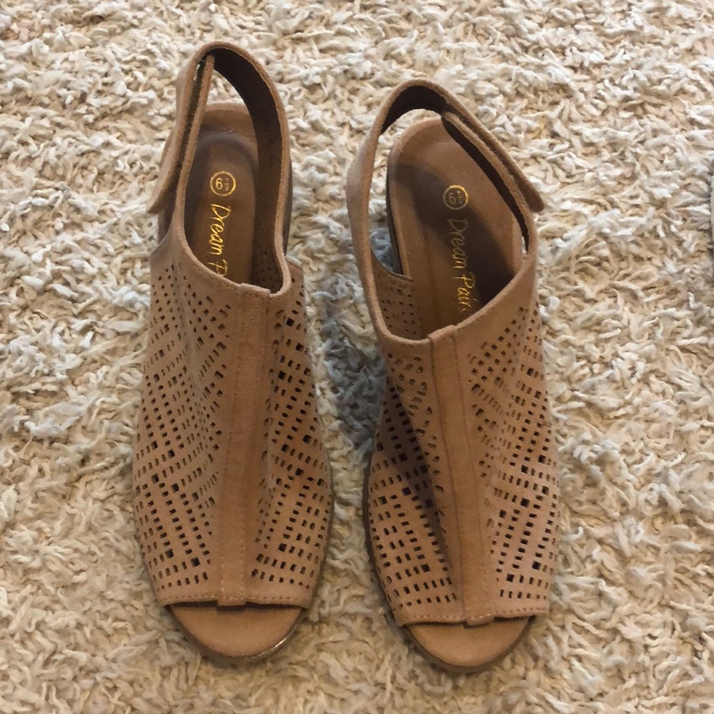 Tan mesh open heeled shoes